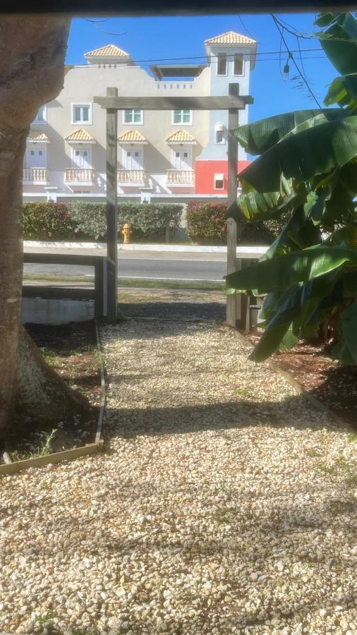Las Olas Beach Apartments Arecibo Bagian luar foto